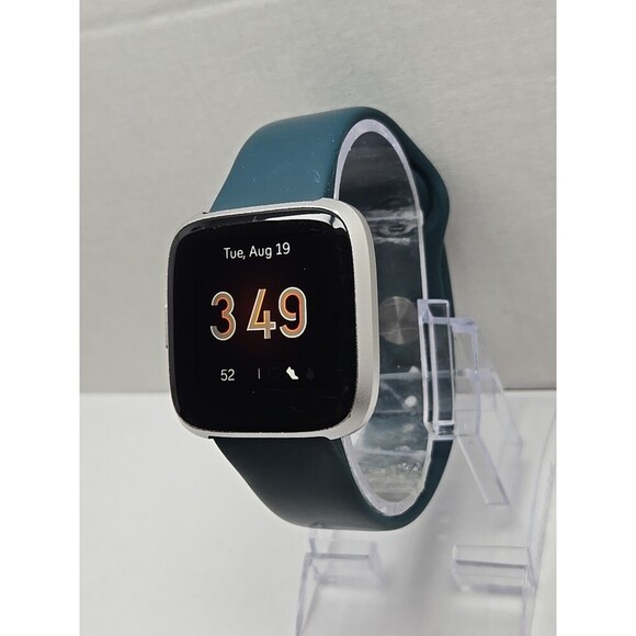 Fitbit Versa Lite Smartwatch Activity Tracker Heart Rate GPS Sleep W/ Charger - Picture 2 of 11